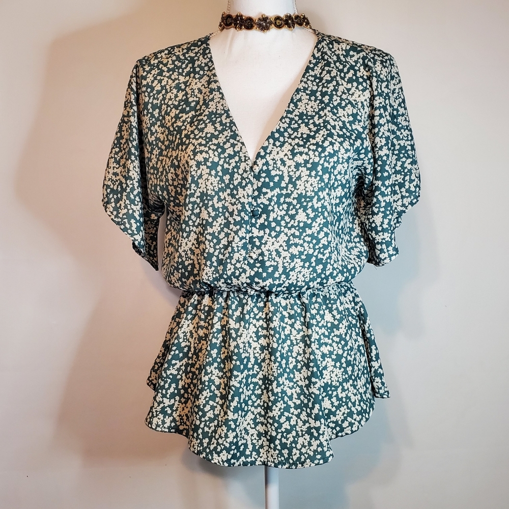 Sienna Sky Women's Boho Retro Blouse Size Medium  Cloth Covered Buttons Front